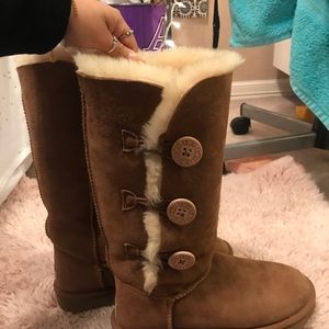UGG Chestnut, size 7